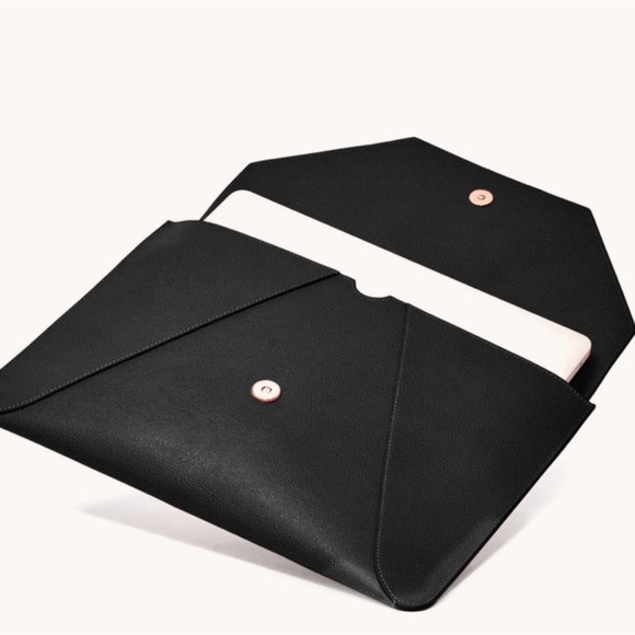 SOLD Senreve Envelope Laptop Sleeve Pebble Black Leather - Picture 5 of 9